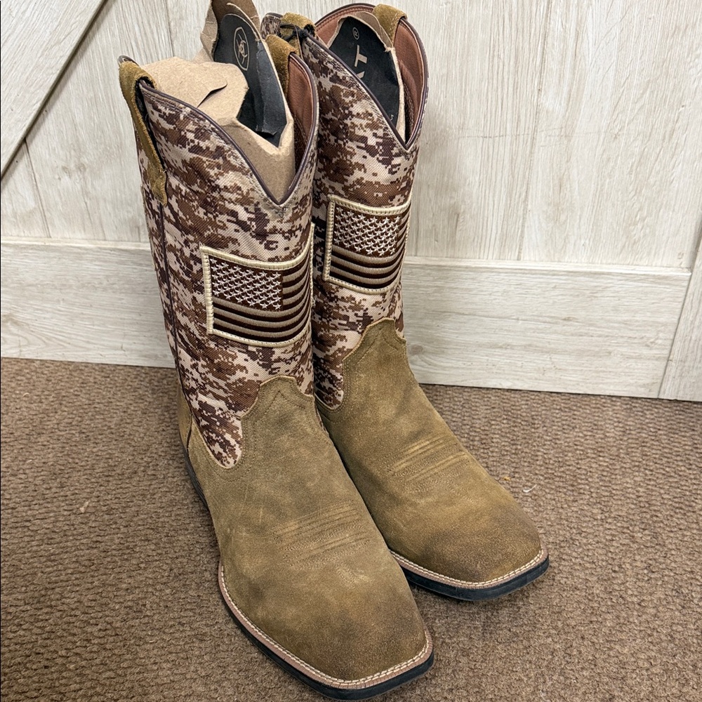 Camouflage Western Boots with Flag Detail